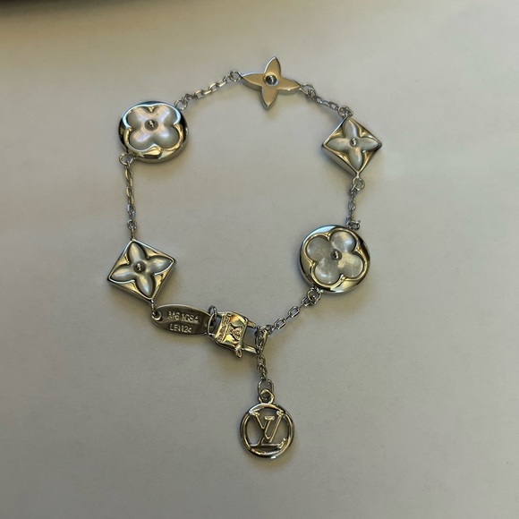 Louis Vuitton Bracelet with Silver and Pearl charms - Picture 1 of 5